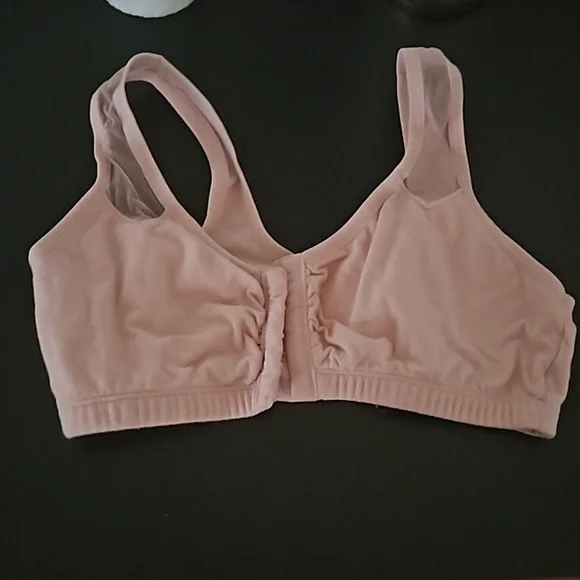 Like new light pink Hanes front closure bra - Picture 1 of 4
